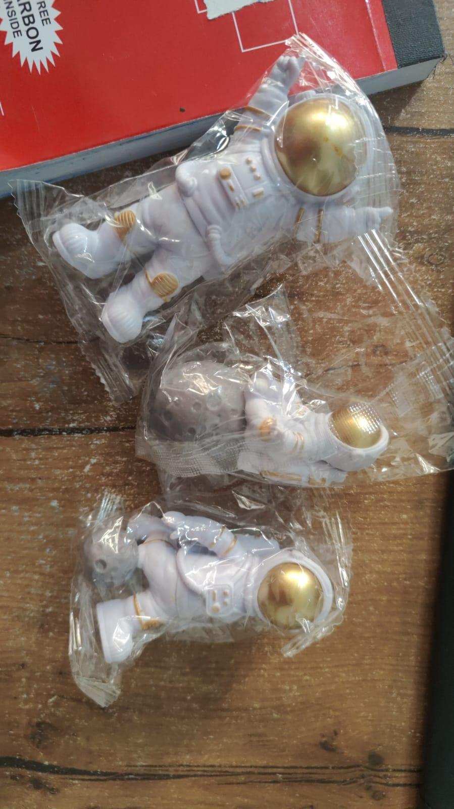 Astronaut Spaceman Statue Ornament  Figurine Decors Set of 3 - Golden